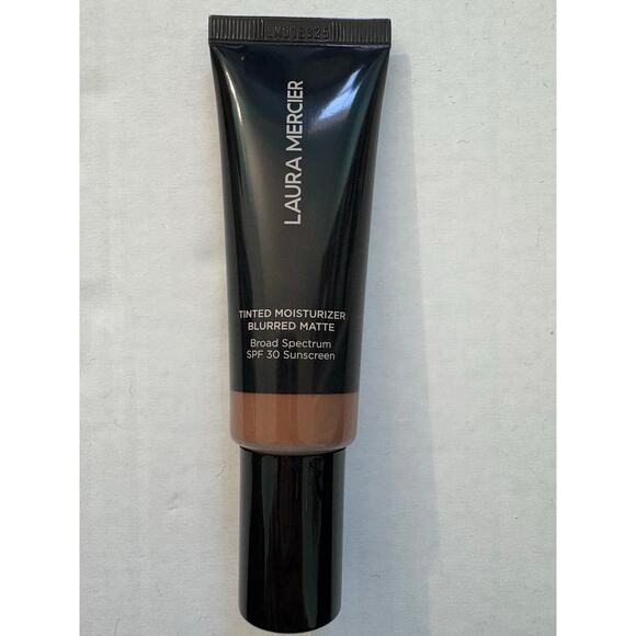 Laura Mercier Tinted Moisturizer Blurred Matte with SPF 30 Sunscreen Terracotta - Picture 5 of 5